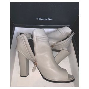Brand new Kenneth Cole open toe booties size 11